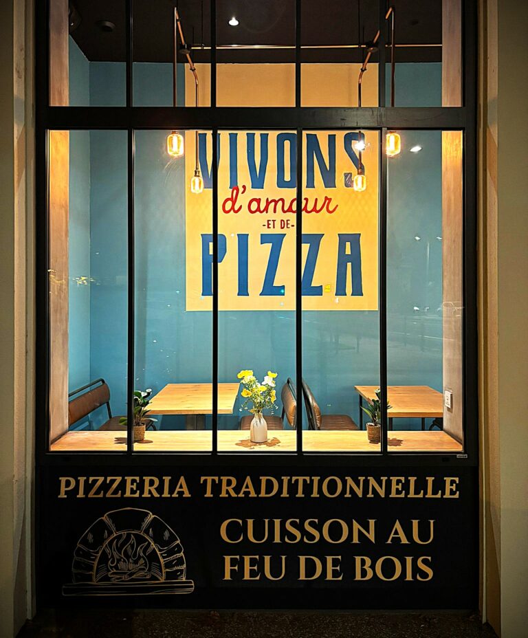 Photo de la verrière et de l'intérieur du restaurant Pizza Paolo